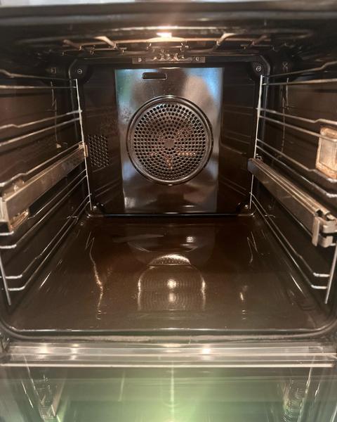 Backofen nach der Reinigung