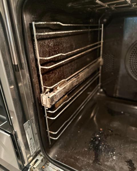 Backofen vor der Reinigung
